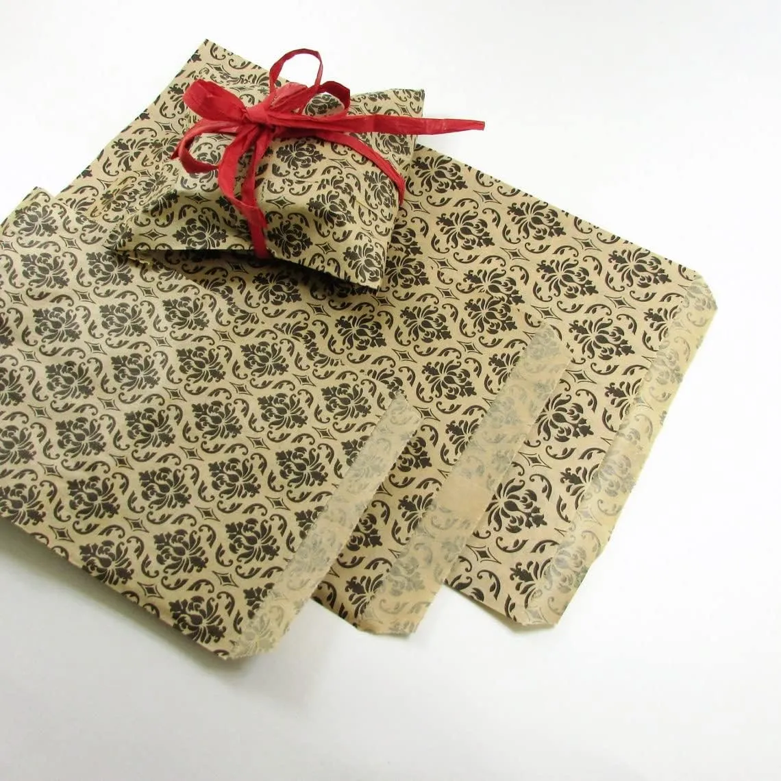 200 pcs Damask Paper Gift Bags Shopping Sales Tote Bags Brown with Black Damask Print Design (5" x 7")