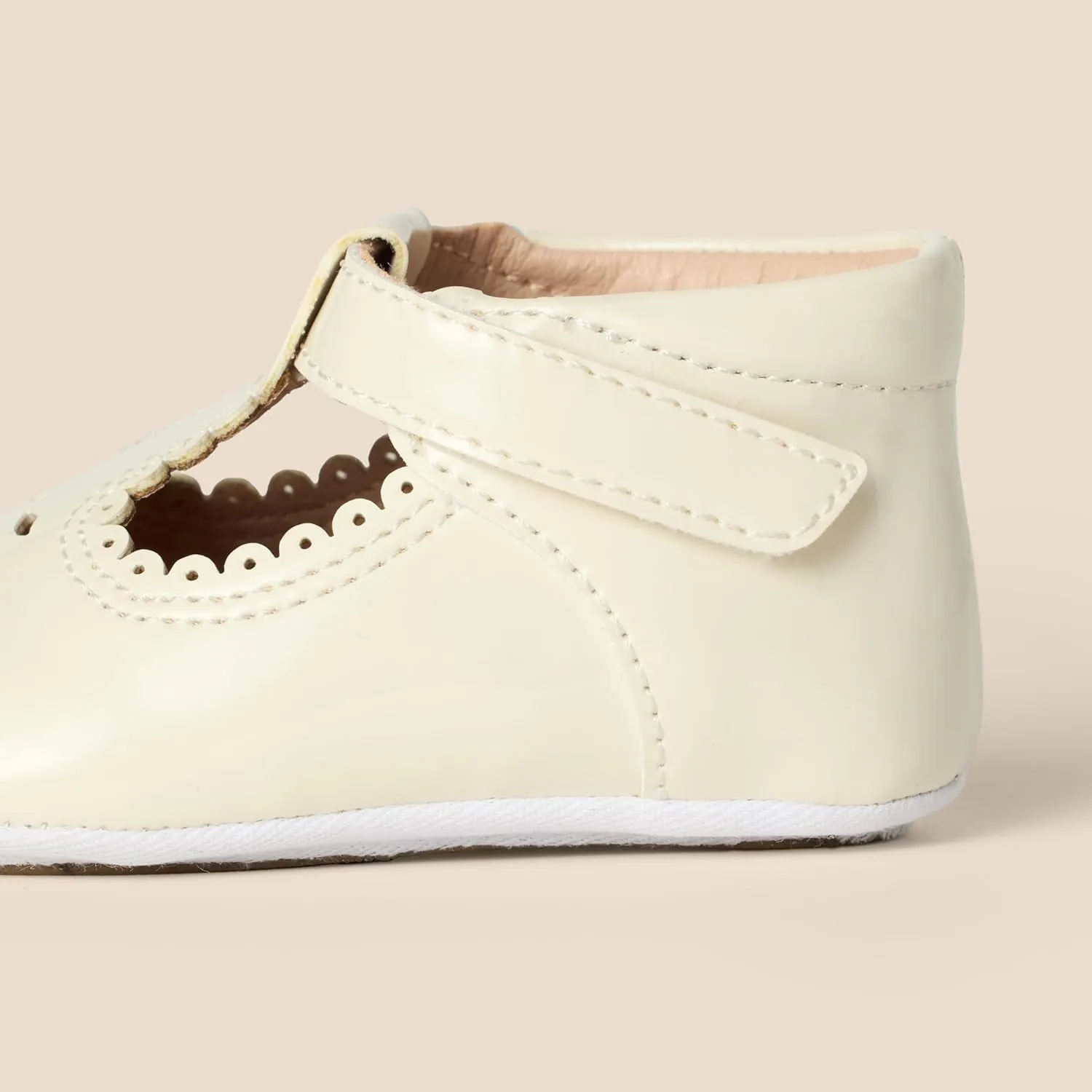 Amazon Essentials x Sofia Grainge Toddlers and Baby Girls’ Non-Slip Mary Jane Shoes