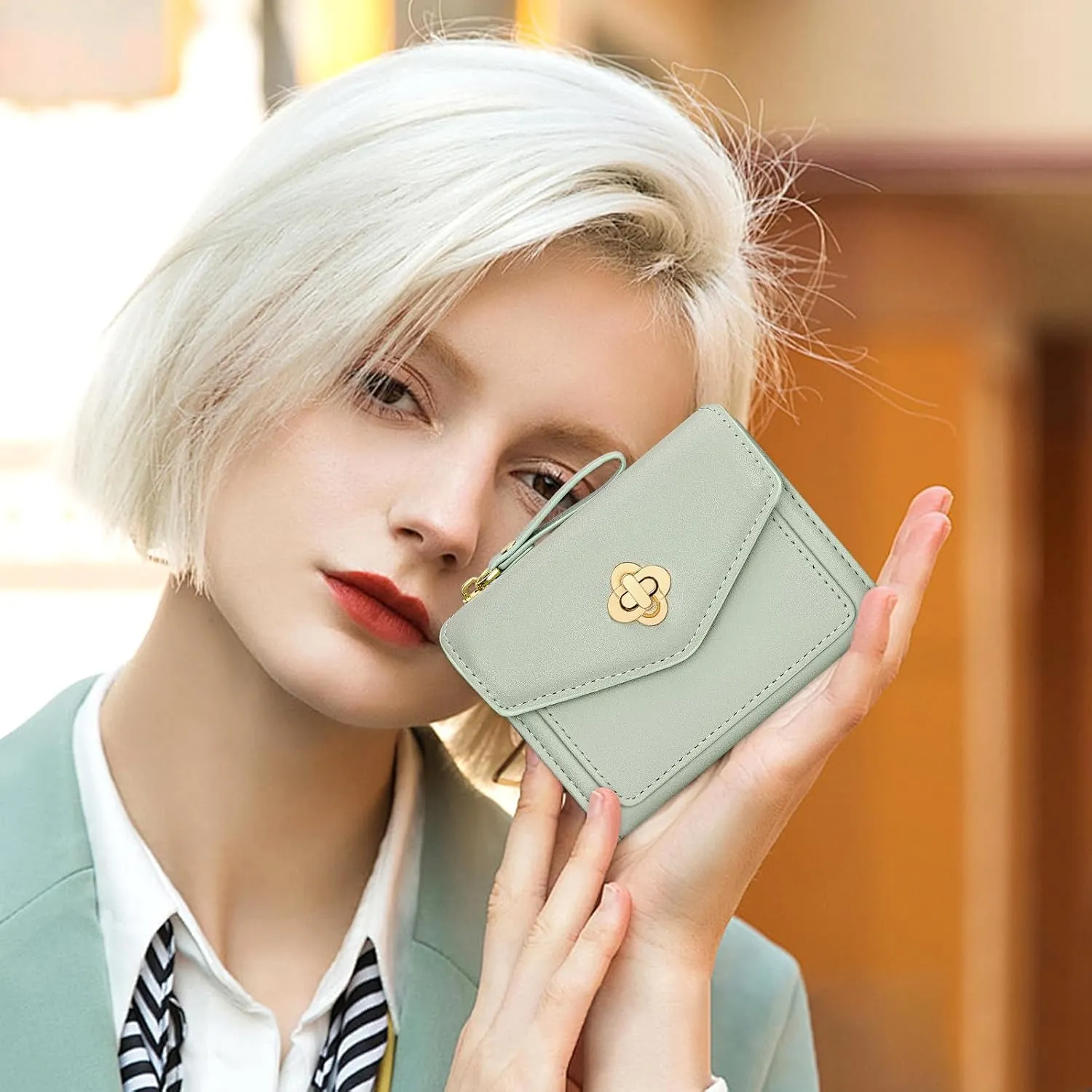 BIAOTIE Small Wallet for Women Leather Bifold Pocket Wallet RFID Blocking Credit Card Holder Cute Purse with Zipper Coin Pocket (Green)