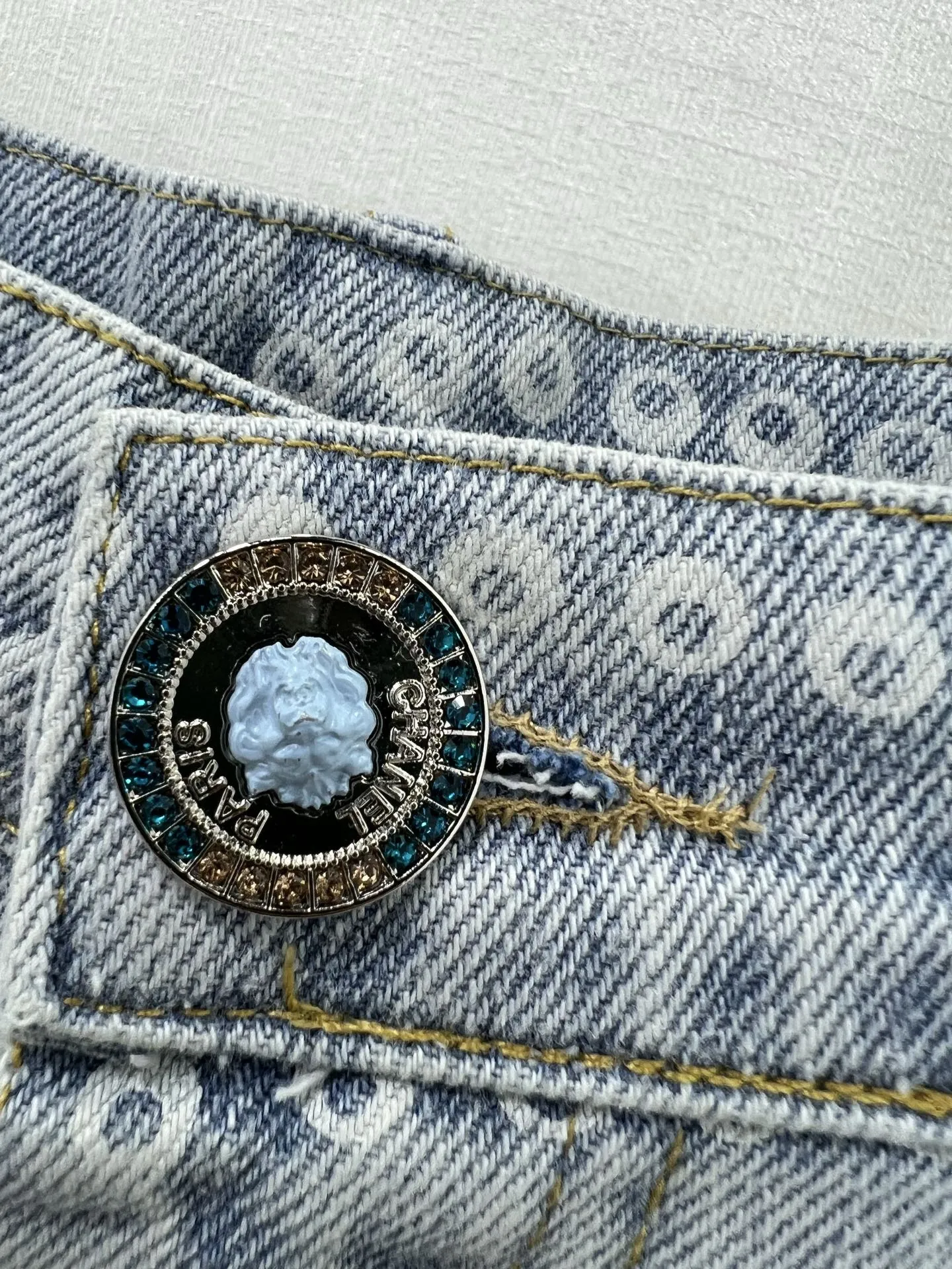 CH 25 new denim Shorts