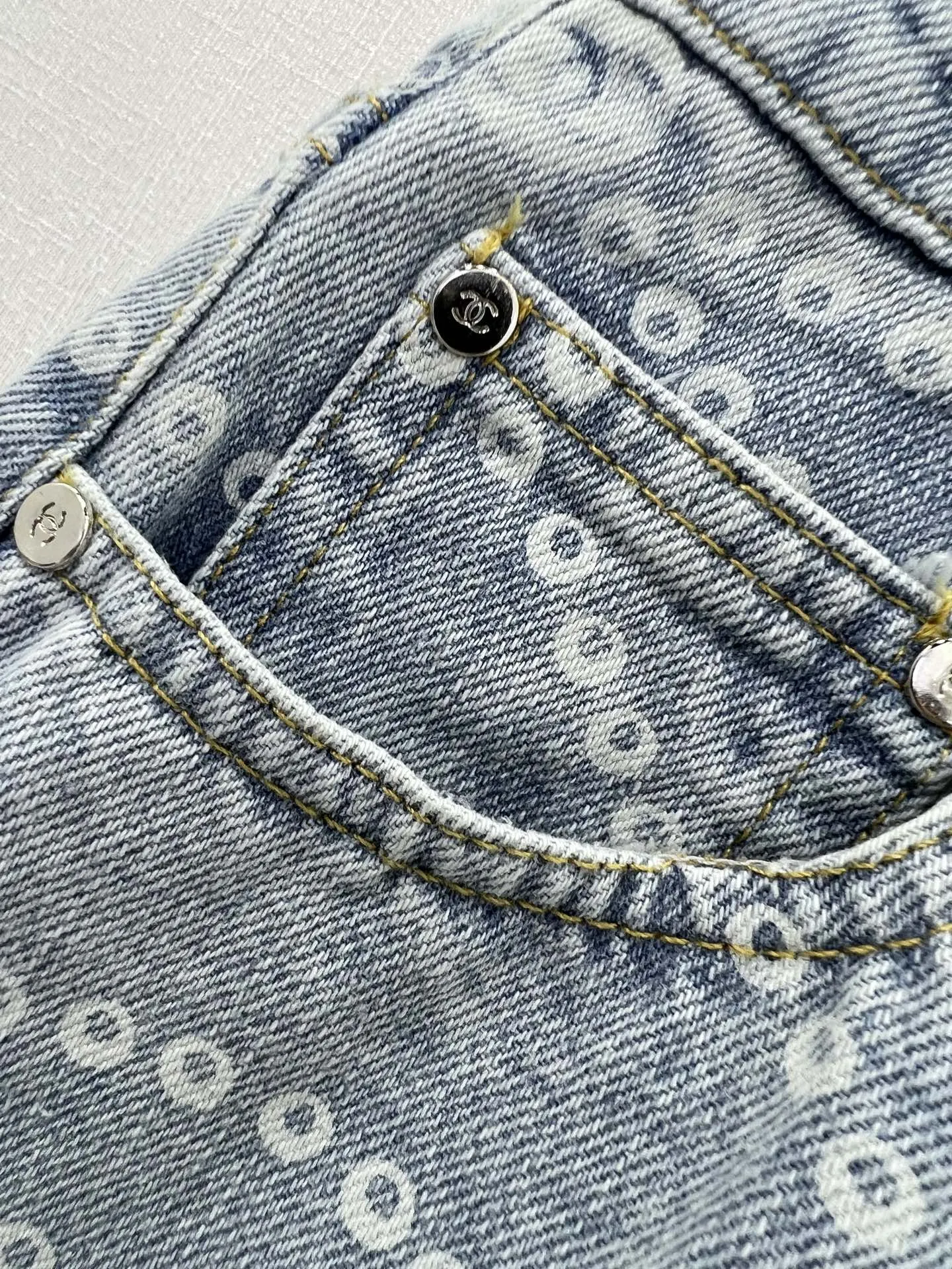 CH 25 new denim Shorts