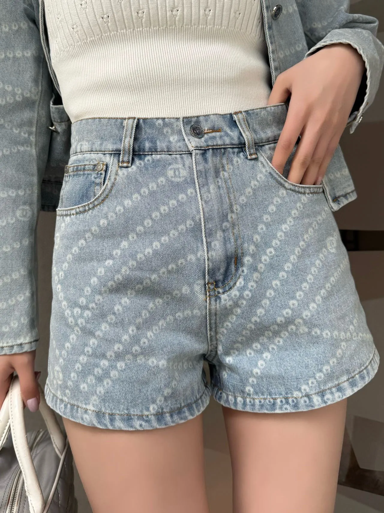 CH 25 new denim Shorts