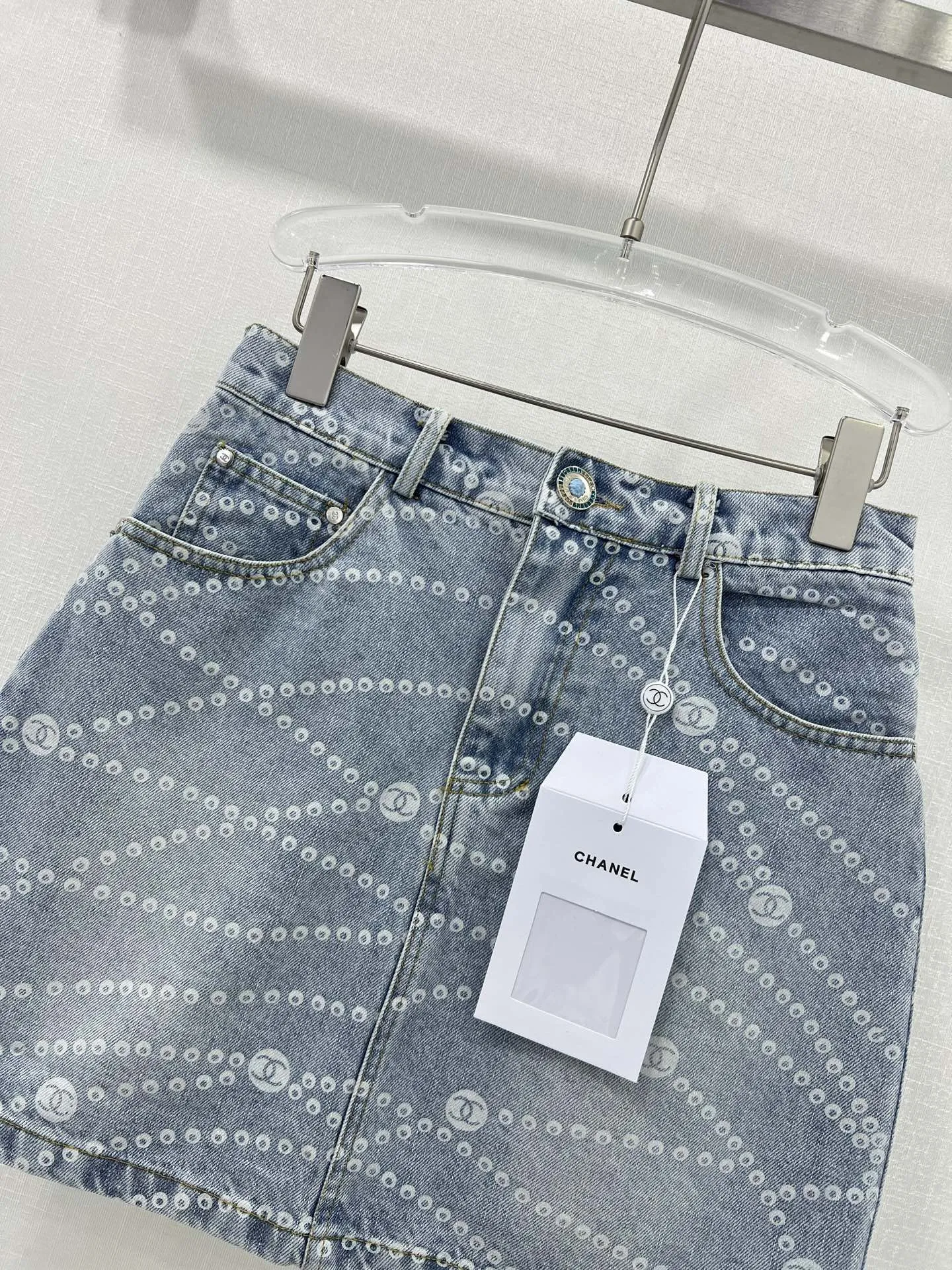 CH 25 new denim skirt