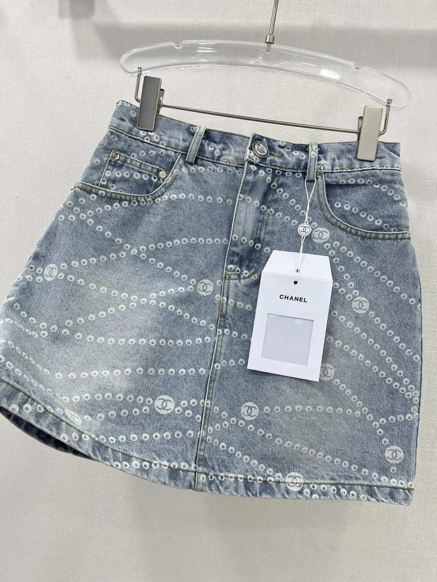 CH 25 new denim skirt