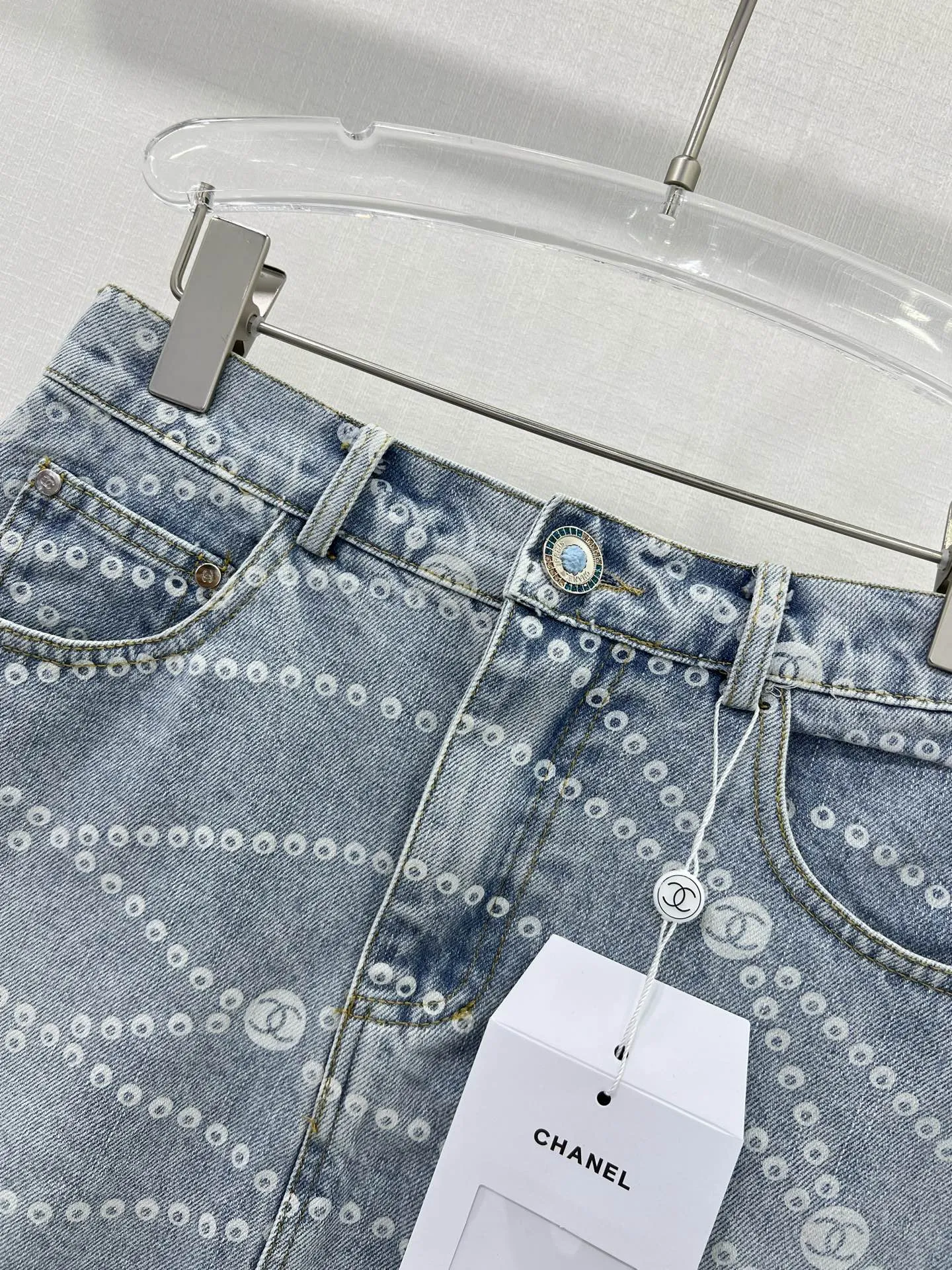 CH 25 new denim skirt