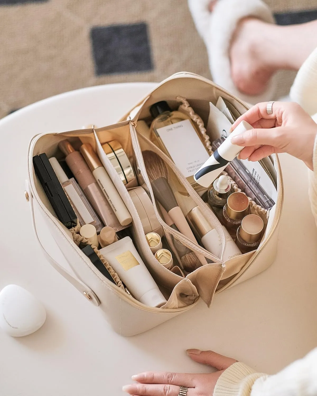 EACHY Travel Makeup Bag,Large Capacity Cosmetic Bags for Women,Waterproof Portable Pouch Open Flat Toiletry Bag Make up Organizer with Divider and Handle