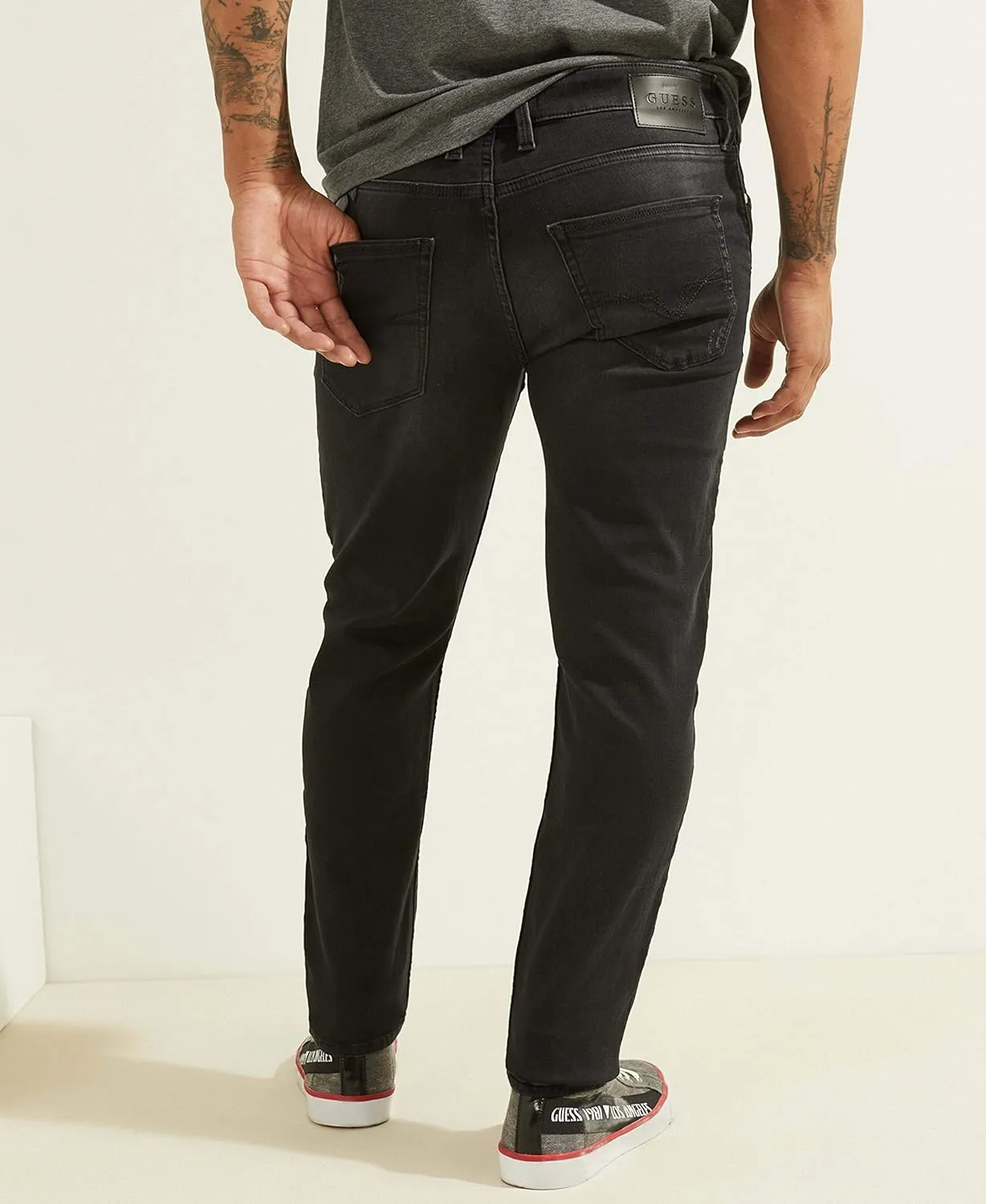 GUESS Men's Mid Rise Slim Fit Tapered Leg Jean