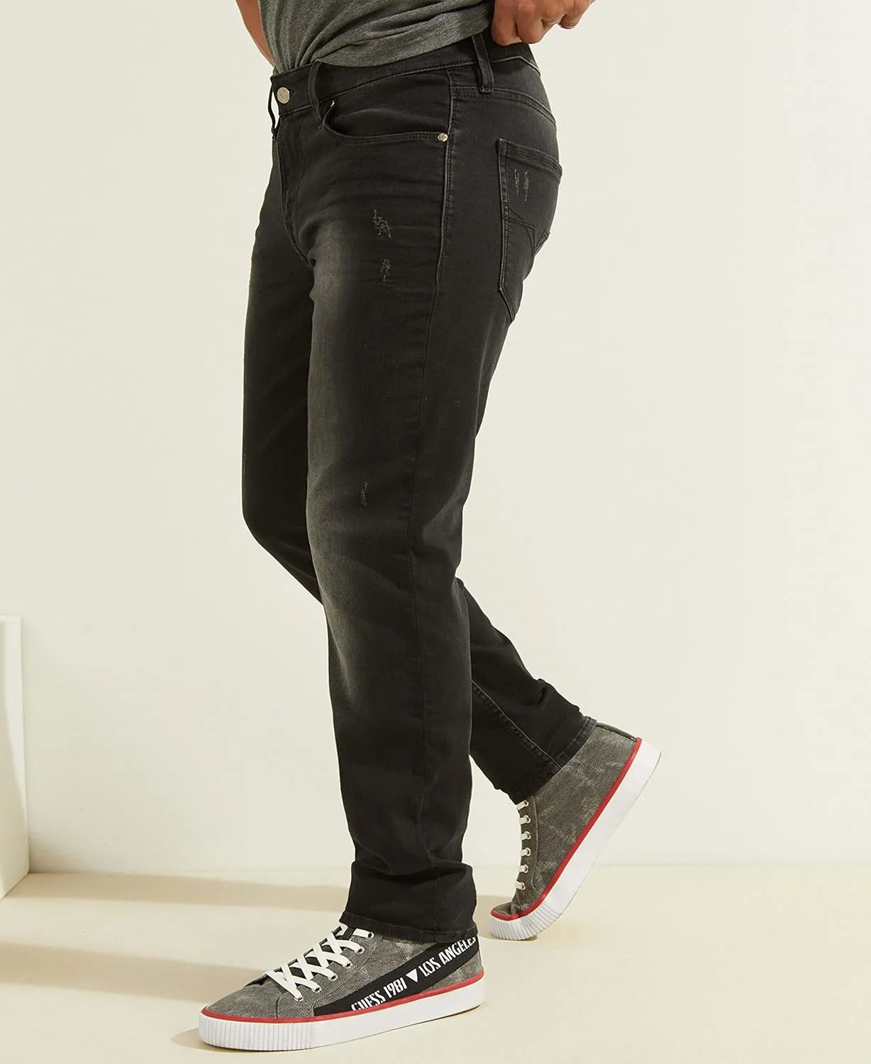 GUESS Men's Mid Rise Slim Fit Tapered Leg Jean