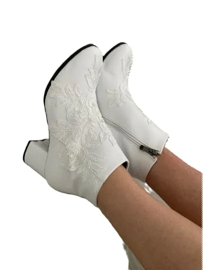 Lace Designed Faux-Leather Wedge Boots, White, High Heel, Ankle Length (8,5 US)