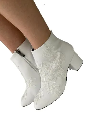 Lace Designed Faux-Leather Wedge Boots, White, High Heel, Ankle Length (8,5 US)