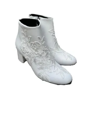 Lace Designed Faux-Leather Wedge Boots, White, High Heel, Ankle Length (8,5 US)
