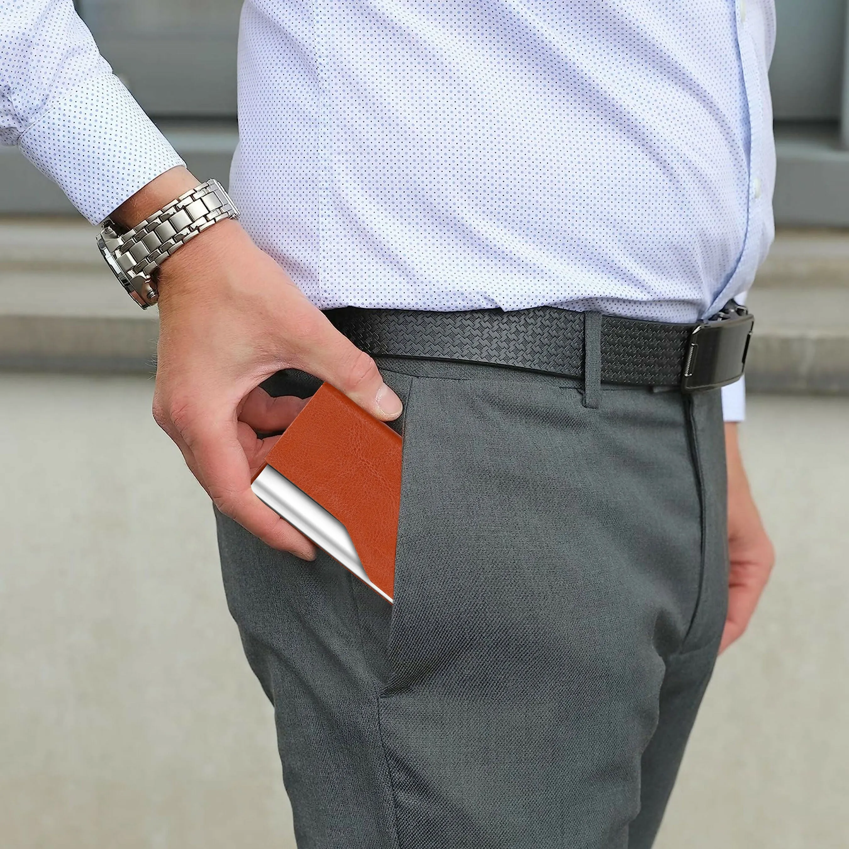 LOREM Tan Compact Metal ID & Card Holder with Magnetic Closure Wallets – WL610