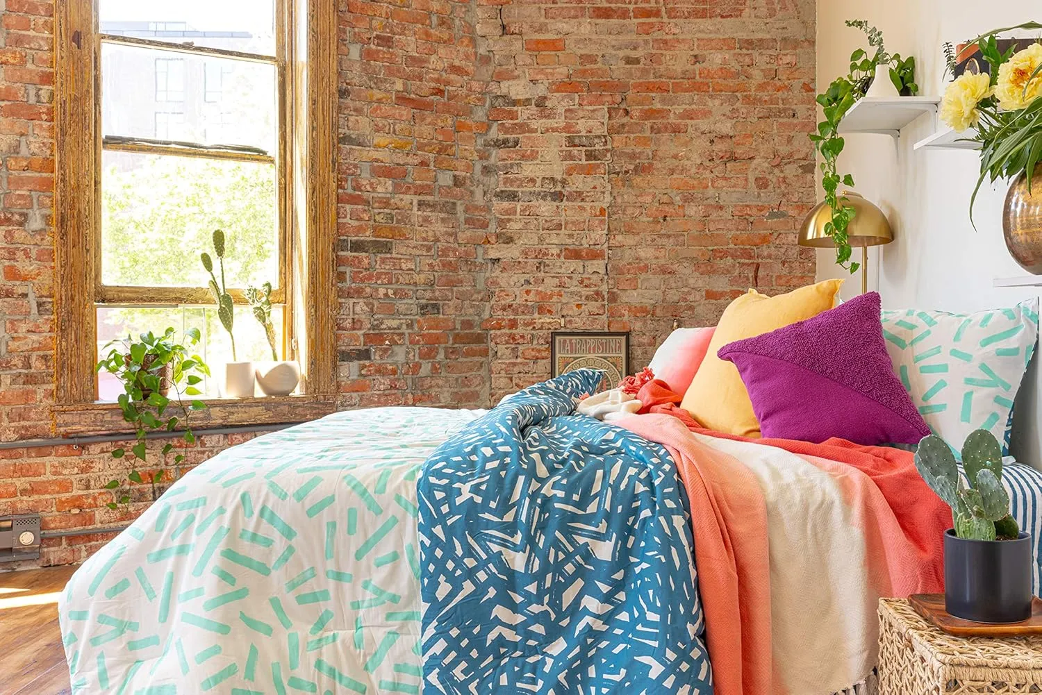 Refinery29 | Lane Bedding Collection | Modern Reversible Luxury Ultra Soft Cotton Comforter, All Season Premium 4 Piece Set, Design for Home Hotel Decor (King, Blue)
