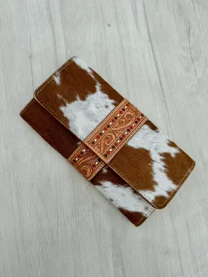 The Design Edge Hand Painted Tooling Leather Trifold Wallet - Tan and White - AW29
