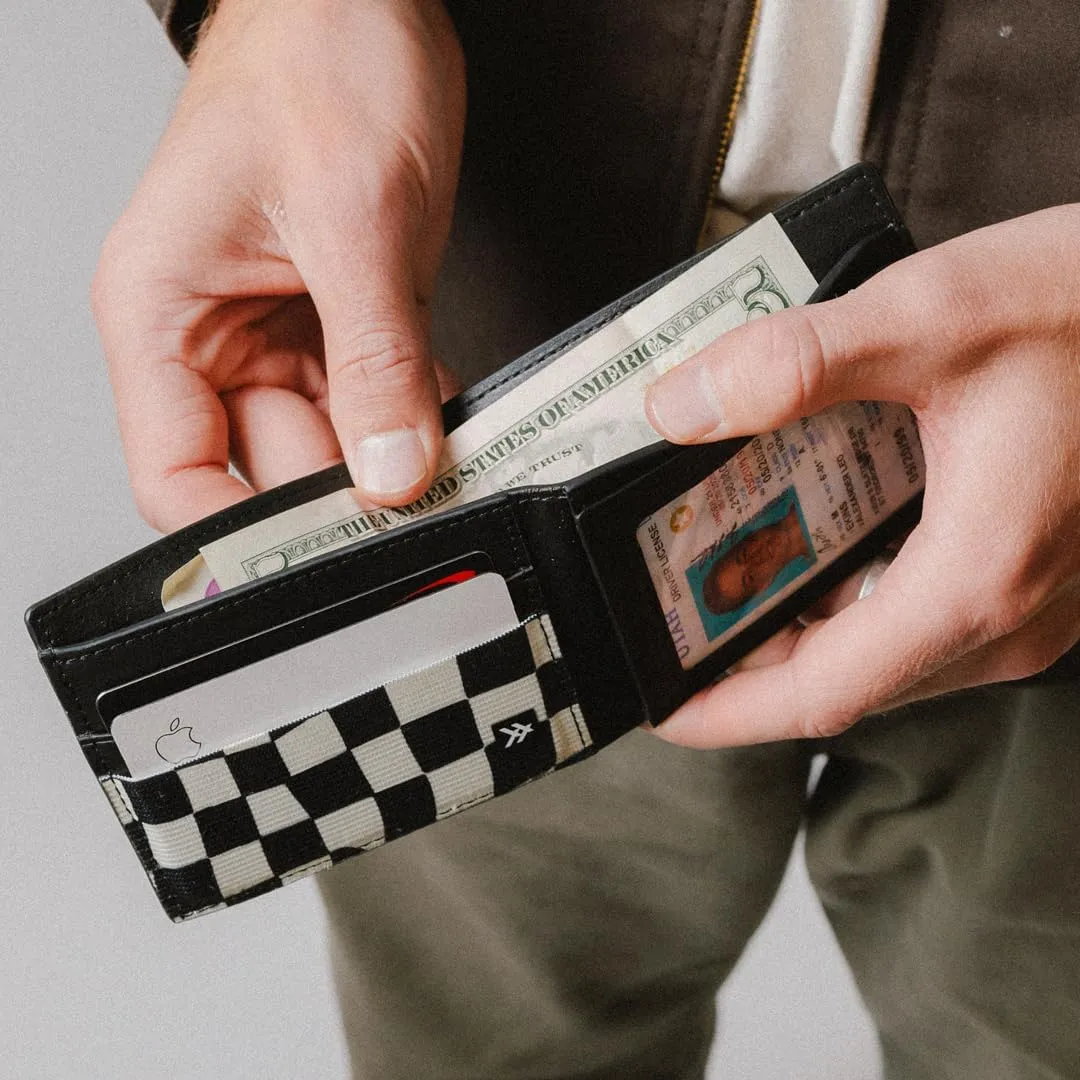 Thread Wallets Cash Bifold Wallet - Compact Wallet for Cash with Clear ID Window & Storage for 4-10 Cards with Vegan Leather (Realtree Edge)