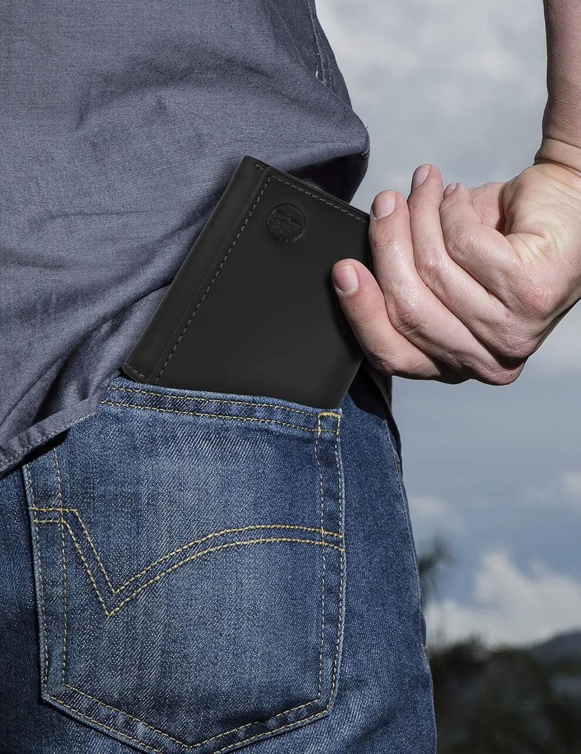 Timberland Men's Leather Trifold Wallet with Id Window, Black (Hunter), One Size