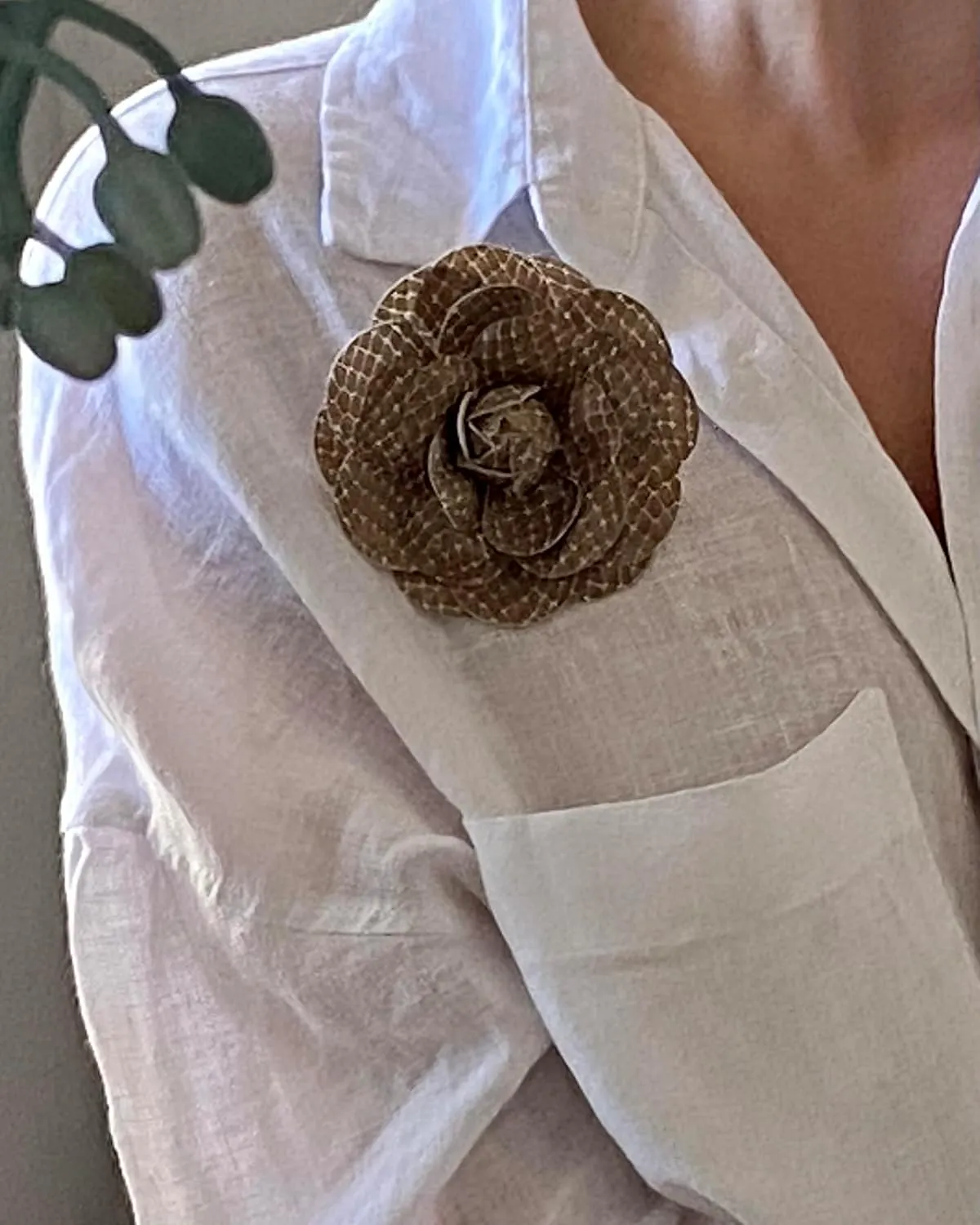 Vintage Style Elegant Camellia Fabric Flower Brooch Pin Scarf Bridal Dress Wedding Accessories Jewelry Gift