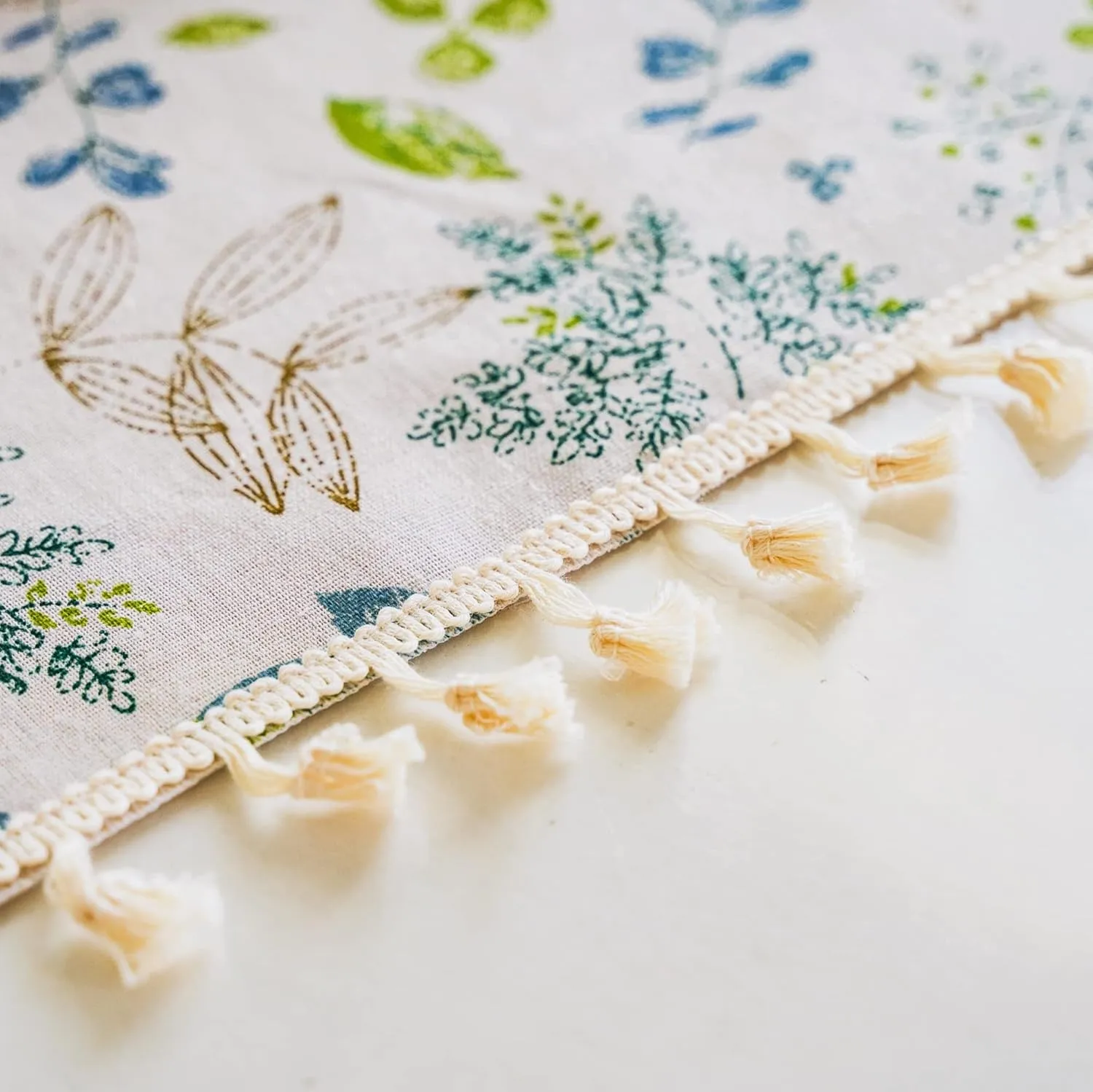 YUURAINVUVU Elegant Plant Floral Cotton Linen Fabric, Stitching Tassel Rectangle Tablecloth for Kitchen | Dining | Tabletop | Decoration | Tea Party | Weddings | Farmhouse (55x70 Inches)