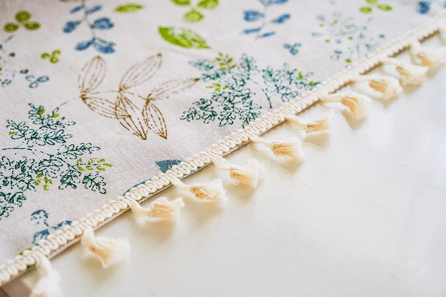 YUURAINVUVU Elegant Plant Floral Cotton Linen Fabric, Stitching Tassel Rectangle Tablecloth for Kitchen | Dining | Tabletop | Decoration | Tea Party | Weddings | Farmhouse (55x70 Inches)